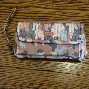 NWOT lug camo rose and gray kickflip RFID protected crossbody/wallet